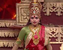 Myna showed her dancing talent in the television show “Dance Jodi Dance” where she ended as 4th runner-up.